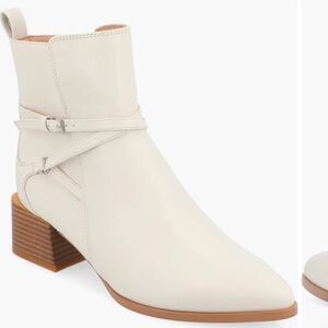 Journee Collection Estelle Booties Size 6 White Leather NWT
